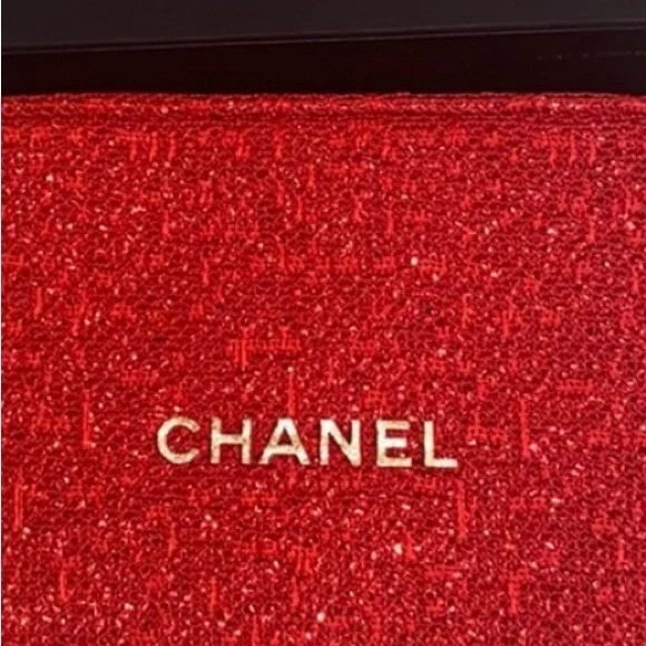 Chanel 2021 Red Beauty Bag - Picture 4 of 16
